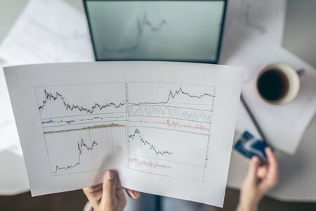証券会社選びのポイントと国内規制の重要性：安全なレバレッジ取引のために