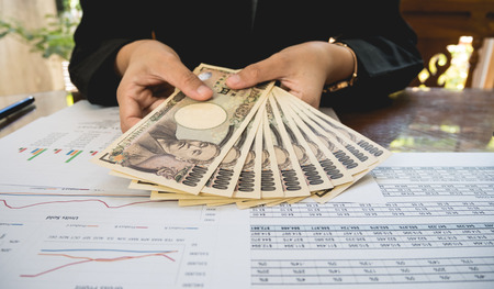 日本の金融庁による投資信託ガイドラインと法制度の変遷