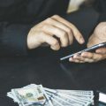 SNSやネット広告で拡がる投資詐欺の最新手口と対策